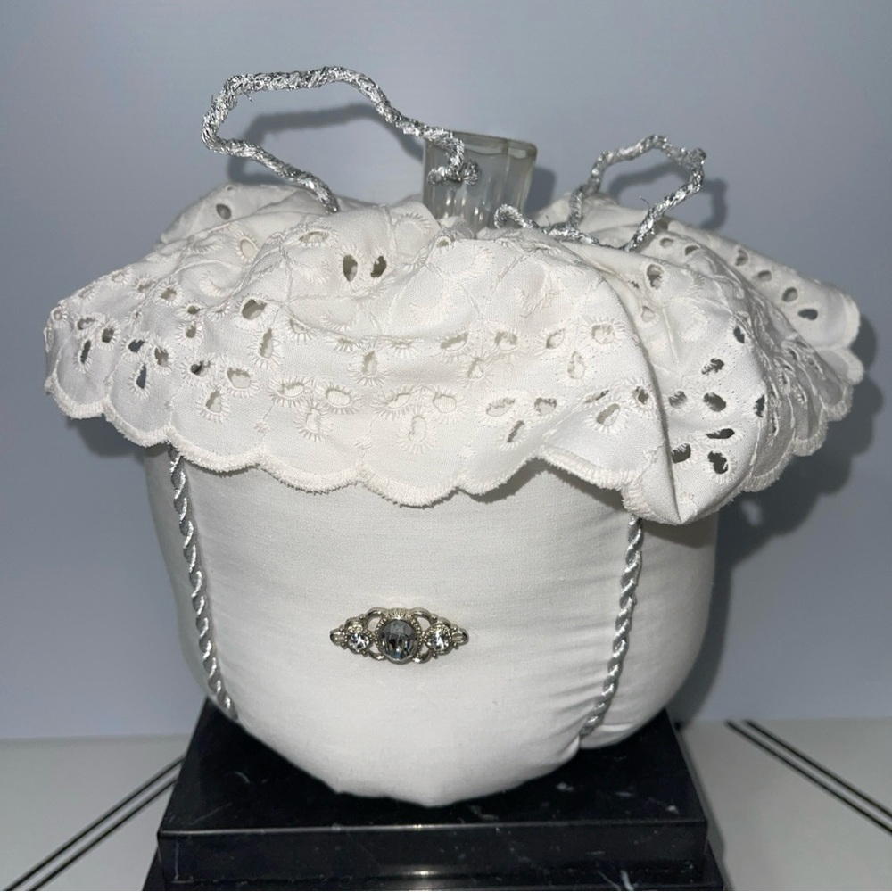 Vintage Style White Fabric Pumpkin Eyelet Lace Rhinestone Brooch Decor White